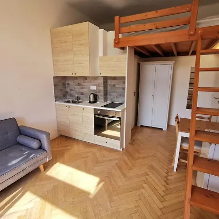 Vakantiehuis Modern With Excellent Transport Links